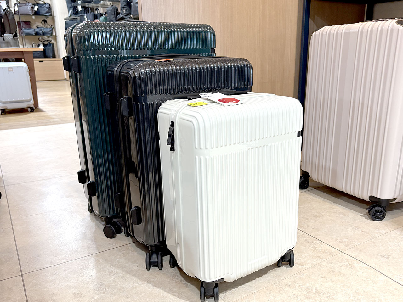 スーツケース売り場のイメージ写真